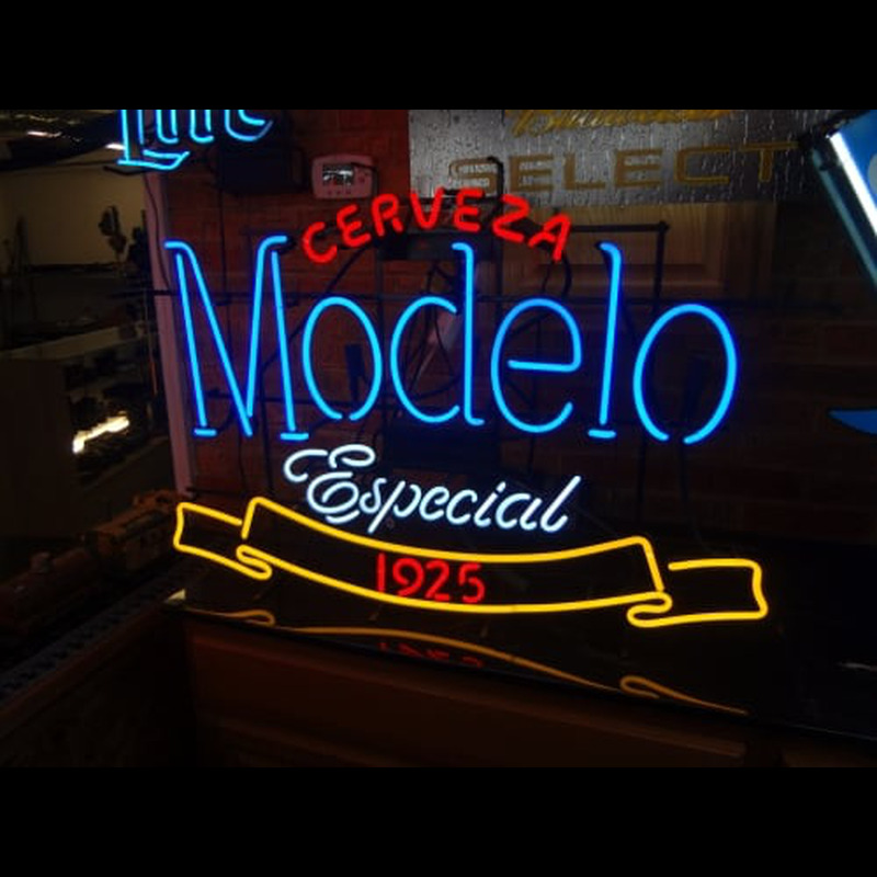 MODELO ESPECIAL 1925 Neontábla