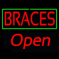 Red Braces Green Border Open Neontábla